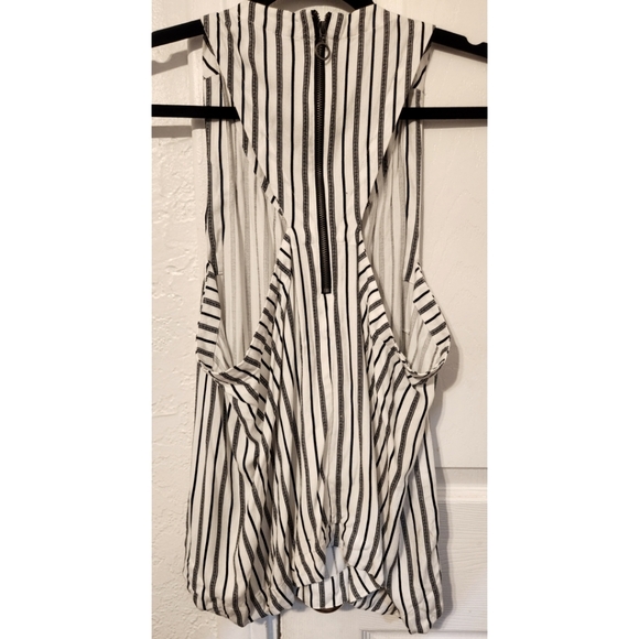 BCBGeneration Sleeveless Top Size Large - Picture 2 of 4